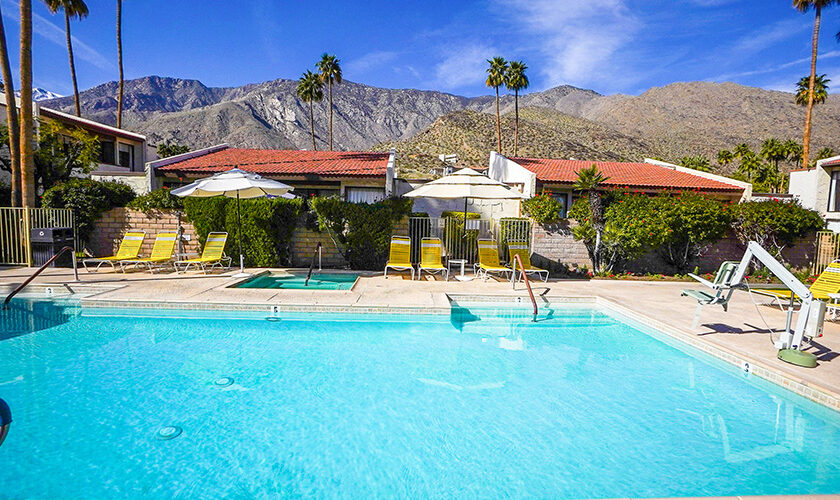 Casitas del Monte pool with chair lift accessibility